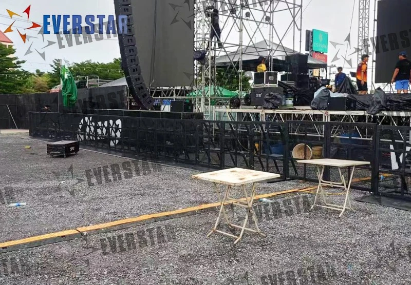 แผงกั้นฝูงชนสำหรับงานหนักสำหรับการถ่ายทอดสด